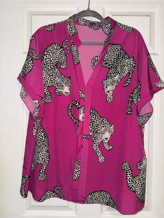 SHEIN Tops - SHEIN Fuchsia Pink Leopard Print Short Sleeve Blouse